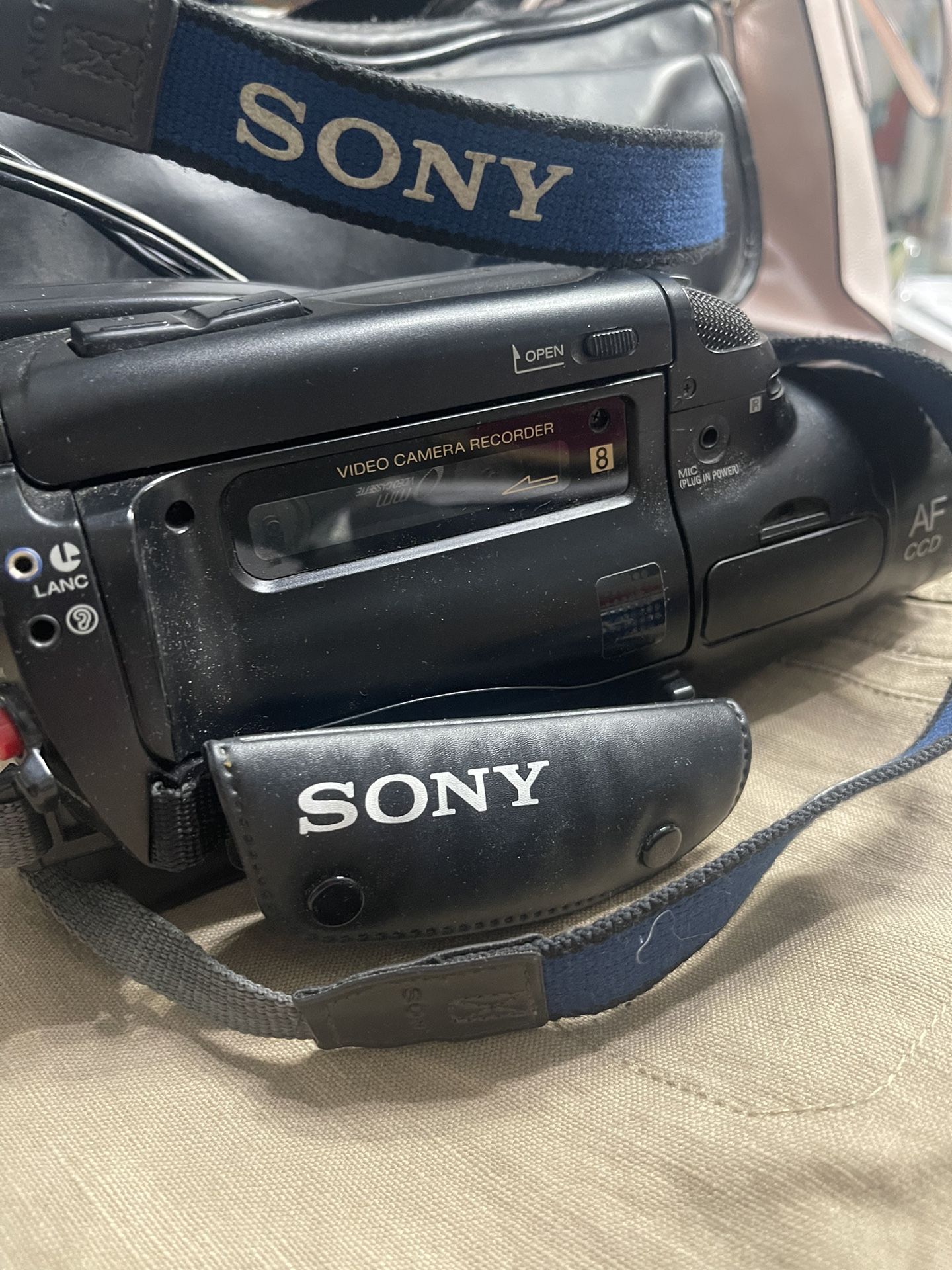 Sony 8mm Video Handy Cam - Color View Finder - 12X Variable Zoom