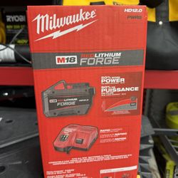 Milwaukee M18 18-Volt Lithium-Ion REDLITHIUM FORGE Starter Kit with 12. 0Ah Battery and Charger