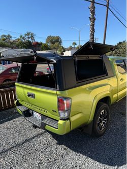 SmartCap EVO Defender for 2016–2023 Toyota Tacoma Long Bed (6’) Truck Shell like new