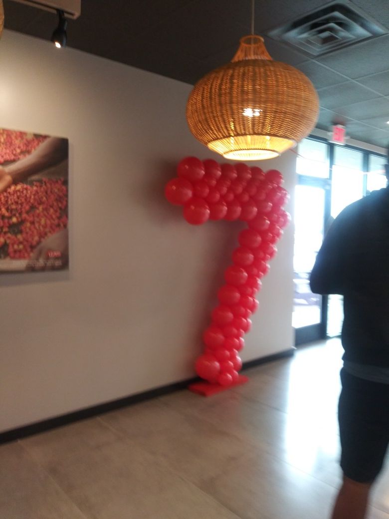 Number balloon sculpture