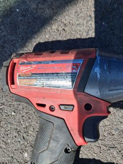 Milwaukee 1 / 2 impact with battery 5.0 and charger