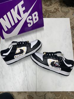 Nike X Supreme Dunk Low