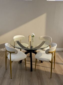 48β Round Glass Dining Table β π Local Delivery Available