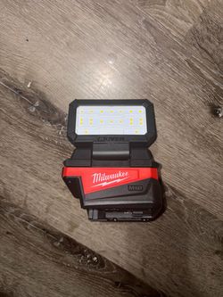 Milwaukee M18 Rover Light