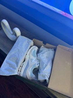 New Balance 2002R Sneakers. Men’s 11