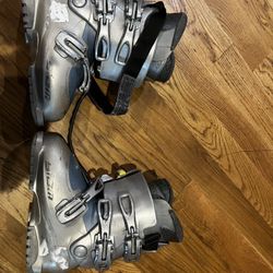 Salonon Kids Ski Boots Size 23.5