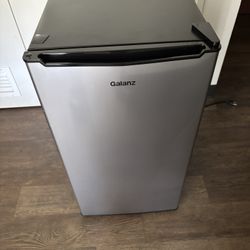 Mini fridge black 