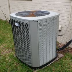 r22 5  ton in great shape ,/ hablo español