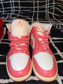 Air Jordan 1 Mid “Pink Salt