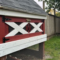Sturdy Chicken Coops Built To Order