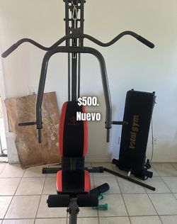 Varios muebles y equipo de pesas