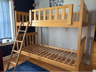 Convertible twin bunk bed
