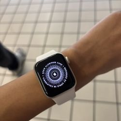 Apple Watch SE3 FOR SALE! 