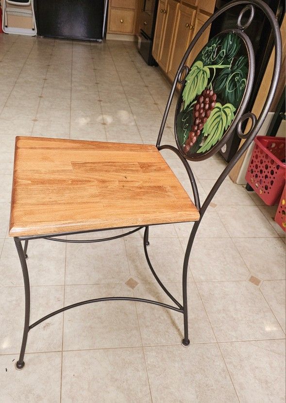 Kitchen Table And 4 Chairs