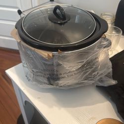 Free Crockpot Slowcooker 4.5 Qt (NEVER USED) New 