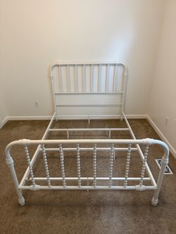 Full size white metal bed