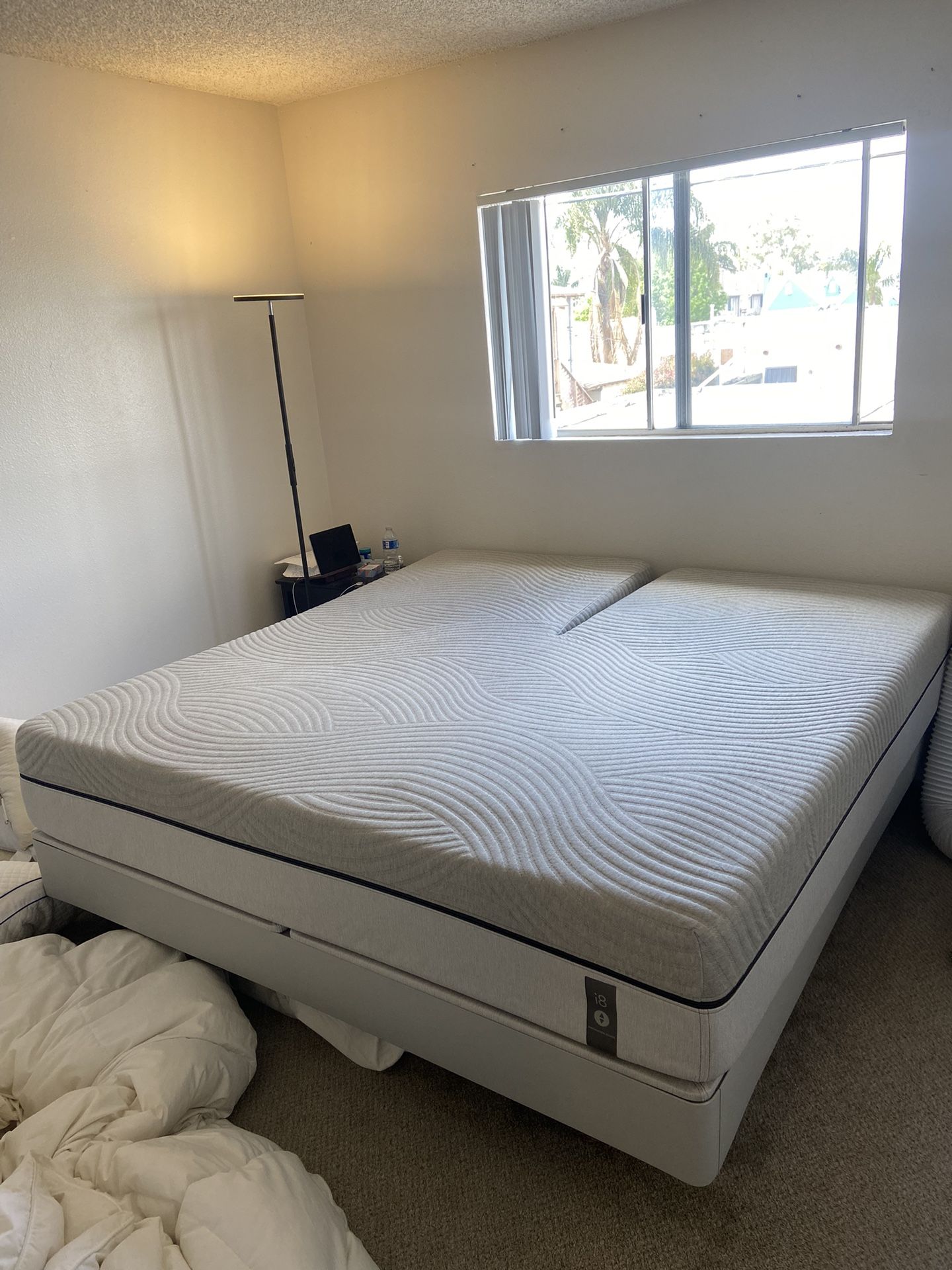 Sleep Number i8 Smart Bed (Flextop King) with Limitless Adjustability + Foot Warming for Sale in
