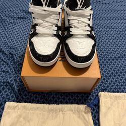 LV Trainers size 7 1/2 Vnds