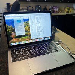 MacBook Pro i7 - 32GB Ram - 1TB HD - 13 inch