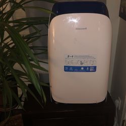 Honeywell 12K BTU Air Conditioner 