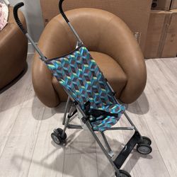 Cosco stroller in an excellent condition! $5 porch pick up In Lynnwood