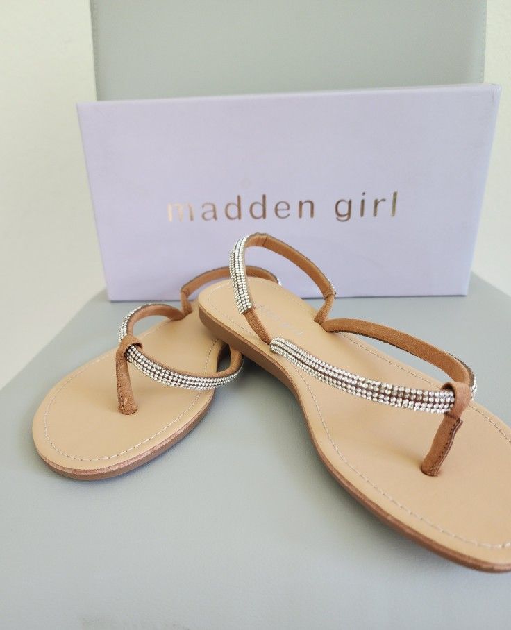 New Womens Madden Girl Aurra Rhinestone Flat Thong Sandal  Sz. 5.5