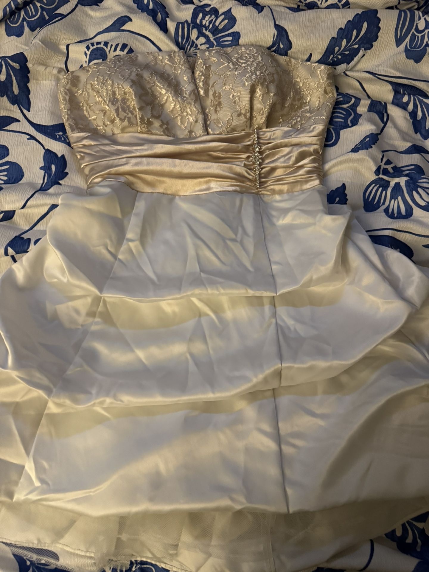 Gold/cream colored dress