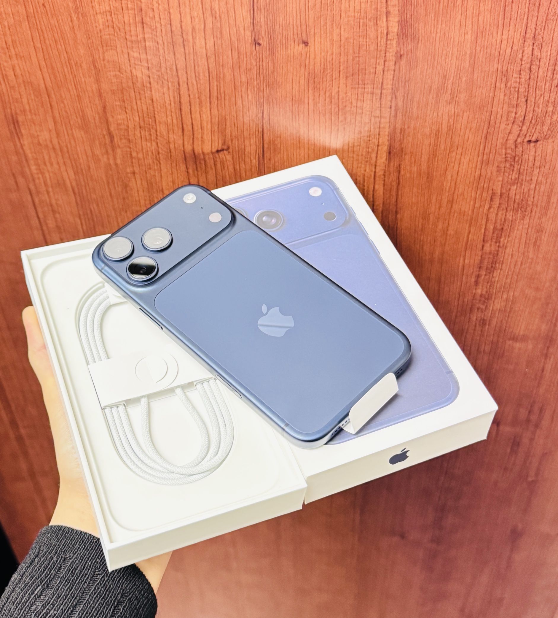 Brand New opened Box Apple iphone 17 Pro max 256GB Factory Unlocked Deep Blue