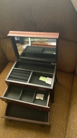 Jewelry box