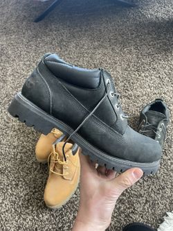 Black low on sale cut timberland boots