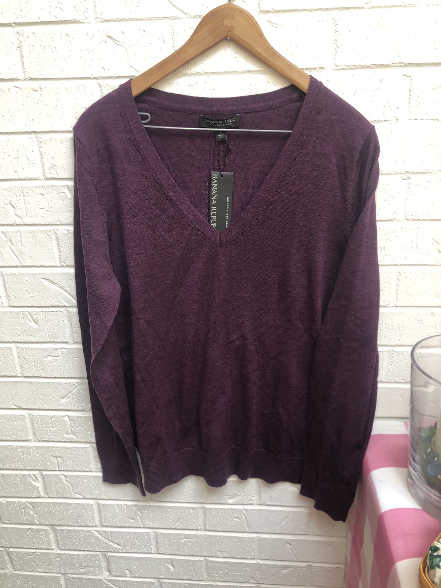 Banana Republic Women’s Merino Wool Vneck Sweater 