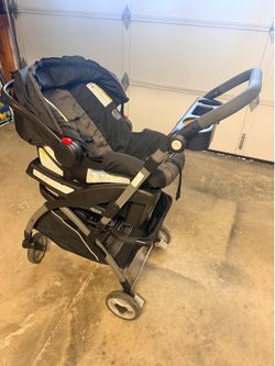Infant car seat and stroller Graco