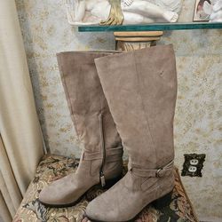 DR. SCHOLL'S WOMEN'S KNEE HIGH BOOTS WITH CHUNKY HEEL
