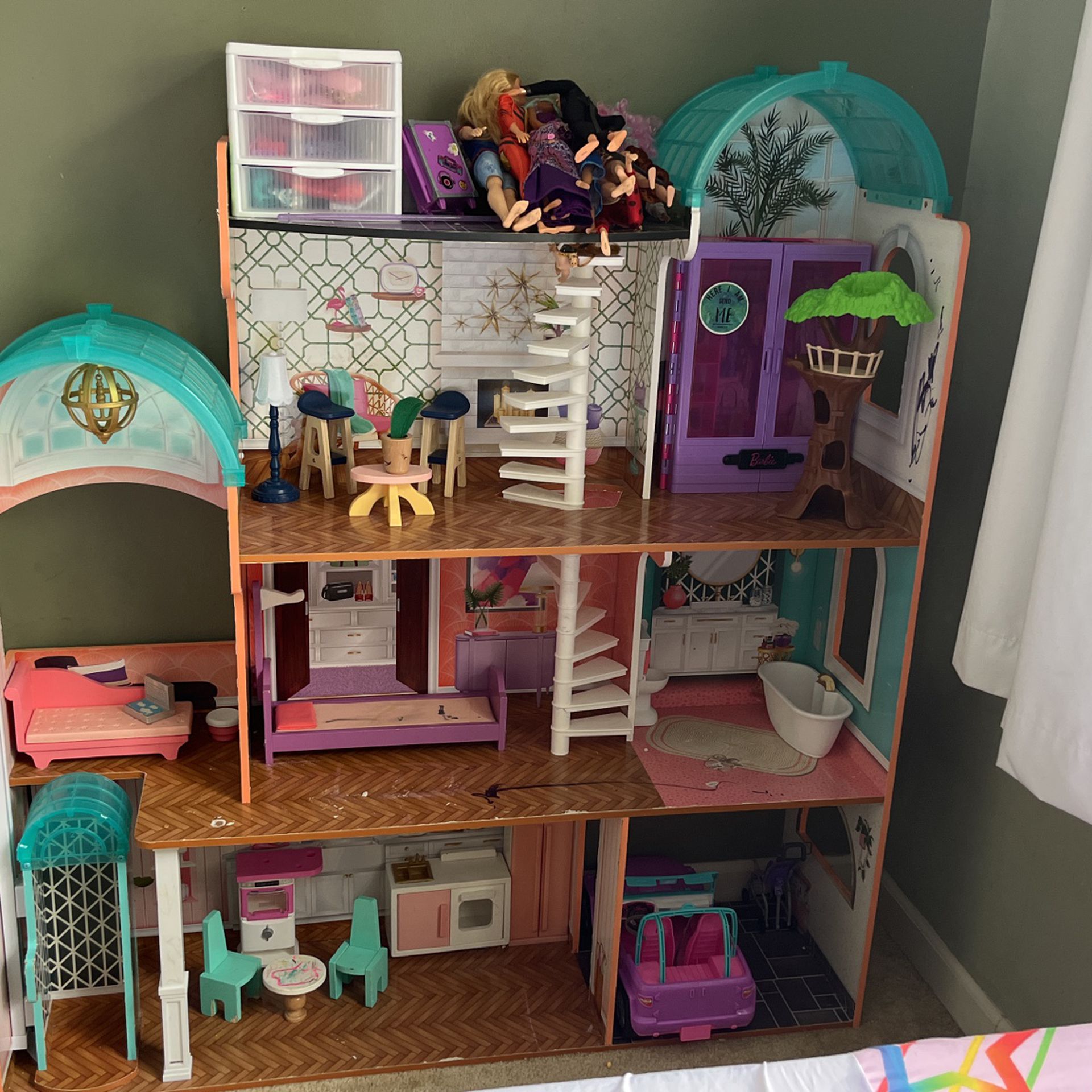 Doll House and Accessories 