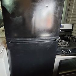 Kenmore 10cu Ft Black Top Freezer Refrigerator Apartment Size 5ft Tall