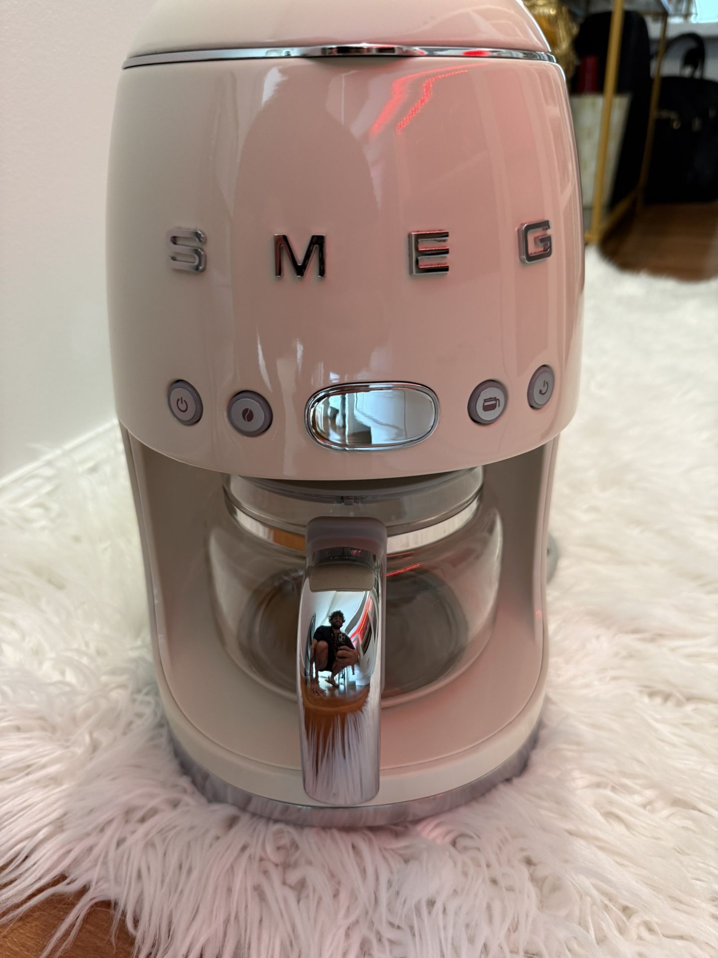 Smeg White Coffee Drip Machine