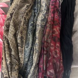 Set of patterned scarves
