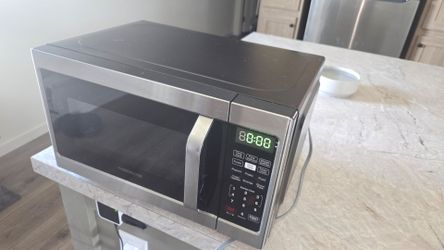 Farberware 700 Watt Microwave (Stainless)