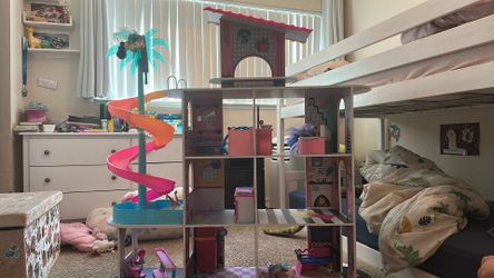 L.O.L. Doll House