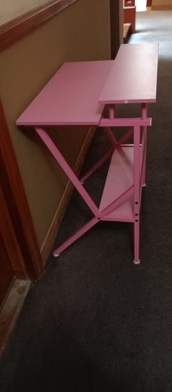 Girl's Pink Computer Table
