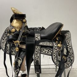 Nueva Montura Charra Pitiada Original Con Herrage Y Fuste Chapeado En Oro