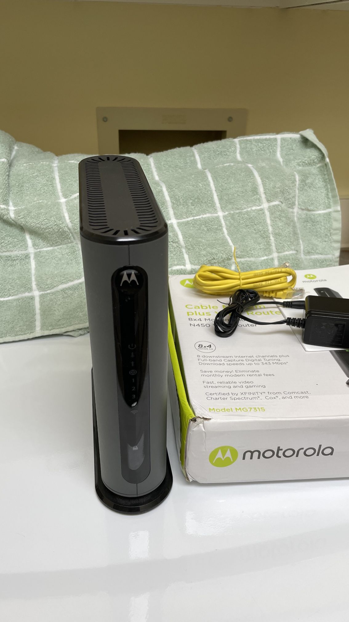 Motorola MG7315 Cable Modem With Built-in WiFi 