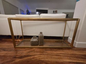 Entry table / console table