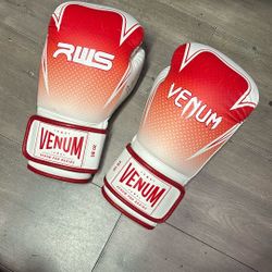 Venum RWS 16 Boxing Glove 