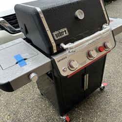 Brand New Weber  Natural Gas ( Not Propane) 4 Burners With Side Burner 