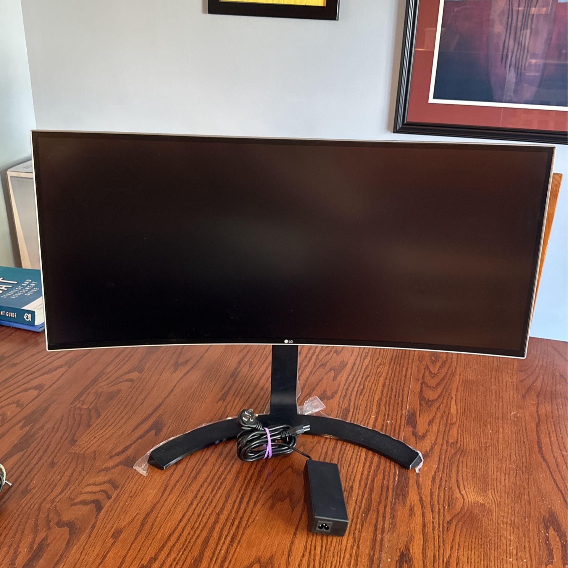 LG 34UC80-B 34-Inch 21:9 Curved UltraWide QHD IPS Monitor 3440x1440