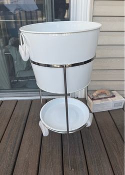 Outdoor beverage bucket or planter