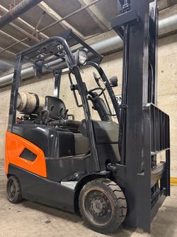 DOOSAN 2021 forklift, 3500 lb,3 stage, side shift