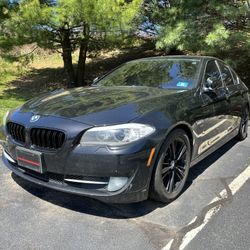 2012 BMW 528i Xdrive  4D Sedan  (fully loaded)(AWD)