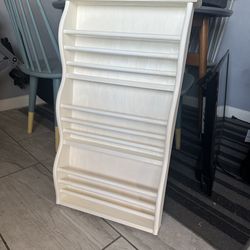 Wall hanging bookshelf